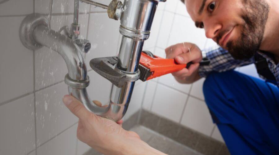 Expert burst pipe repair services in Jourdanton, TX